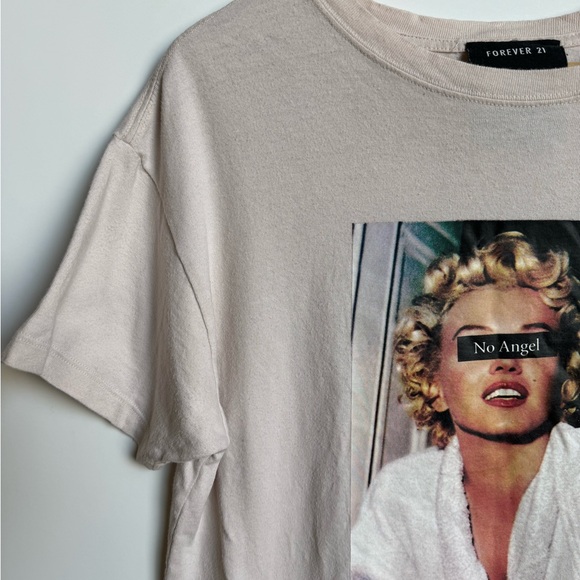 Marilyn Monroe Graphic Tee - Picture 3 of 11